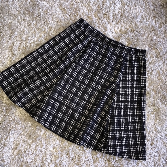 Lily Rose Dresses & Skirts - Cute black and white skater skirt.